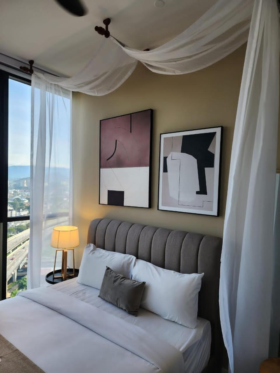 Scarletz Suites Klcc By Gc Luxury Suites กัวลาลัมเปอร์ ภายนอก รูปภาพ