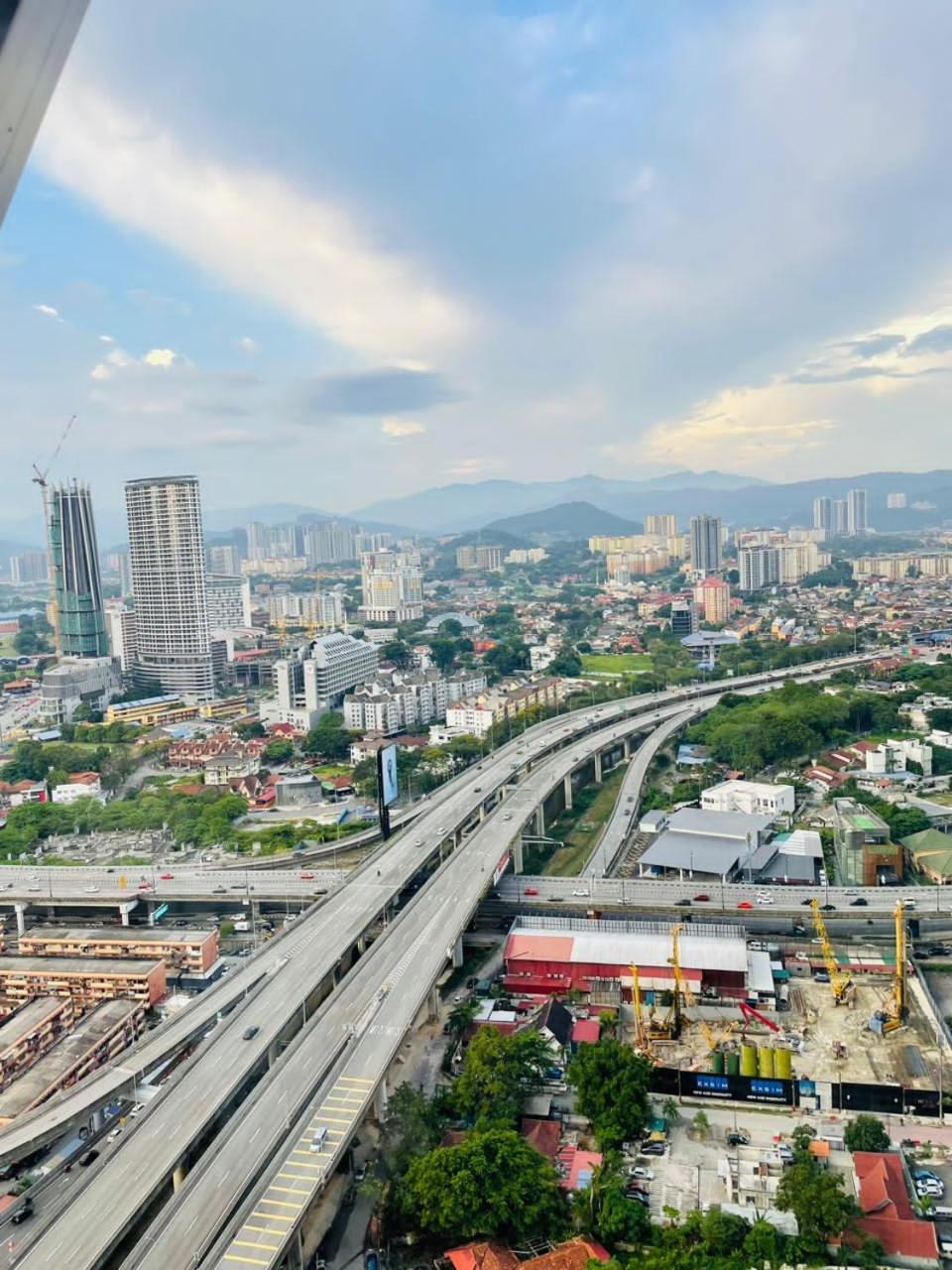 Scarletz Suites Klcc By Gc Luxury Suites กัวลาลัมเปอร์ ภายนอก รูปภาพ